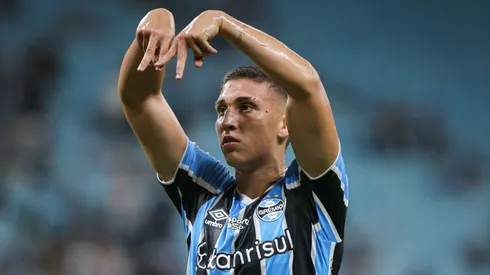 Monsalve jogador do Gremio comemora seu gol durante partida contra o Caxias no estadio Arena do Gremio pelo campeonato Gaucho 2025. 
