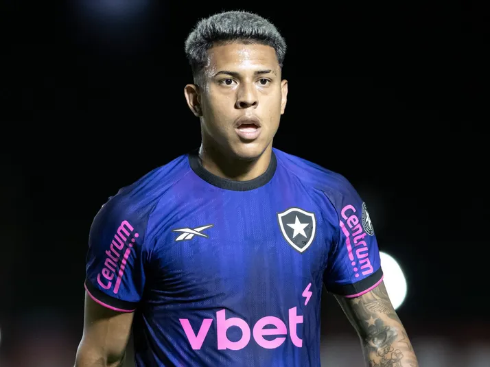 Botafogo fica a detalhes de emprestar Matheus Martins ao Feyenoord