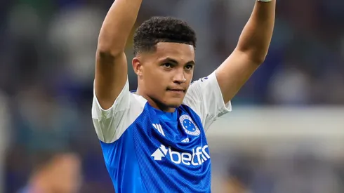 Kauã Prates durante confronto entre Cruzeiro e Fortaleza no Brasileirão de 2025.
