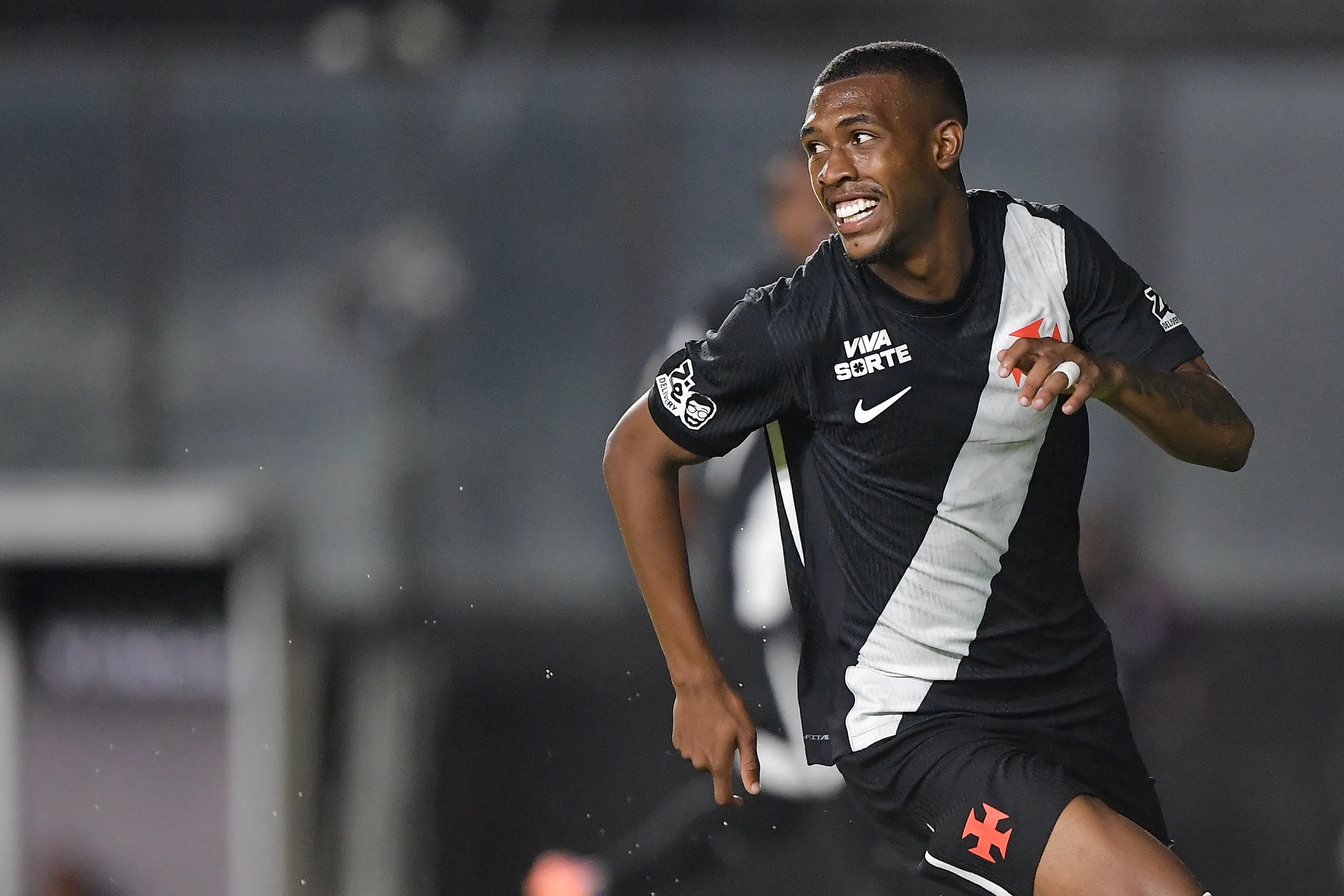 Rayan jogador do Vasco durante partida contra o Marica no estadio Sao Januario pelo campeonato Carioca 2026. Foto: Thiago Ribeiro/AGIF