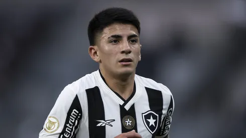 Botafogo sofreu transfer ban pela contratação de Almada. 
