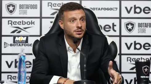 Martin Anselmi em coletiva de apresentação pelo Botafogo. Foto: Vítor Silva/Botafogo
