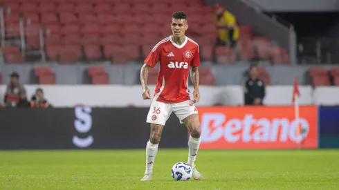 Richard jogador do Internacional durante partida contra o Sao Paulo no estadio Arena do Gremio pelo campeonato Brasileiro A 2025. 
