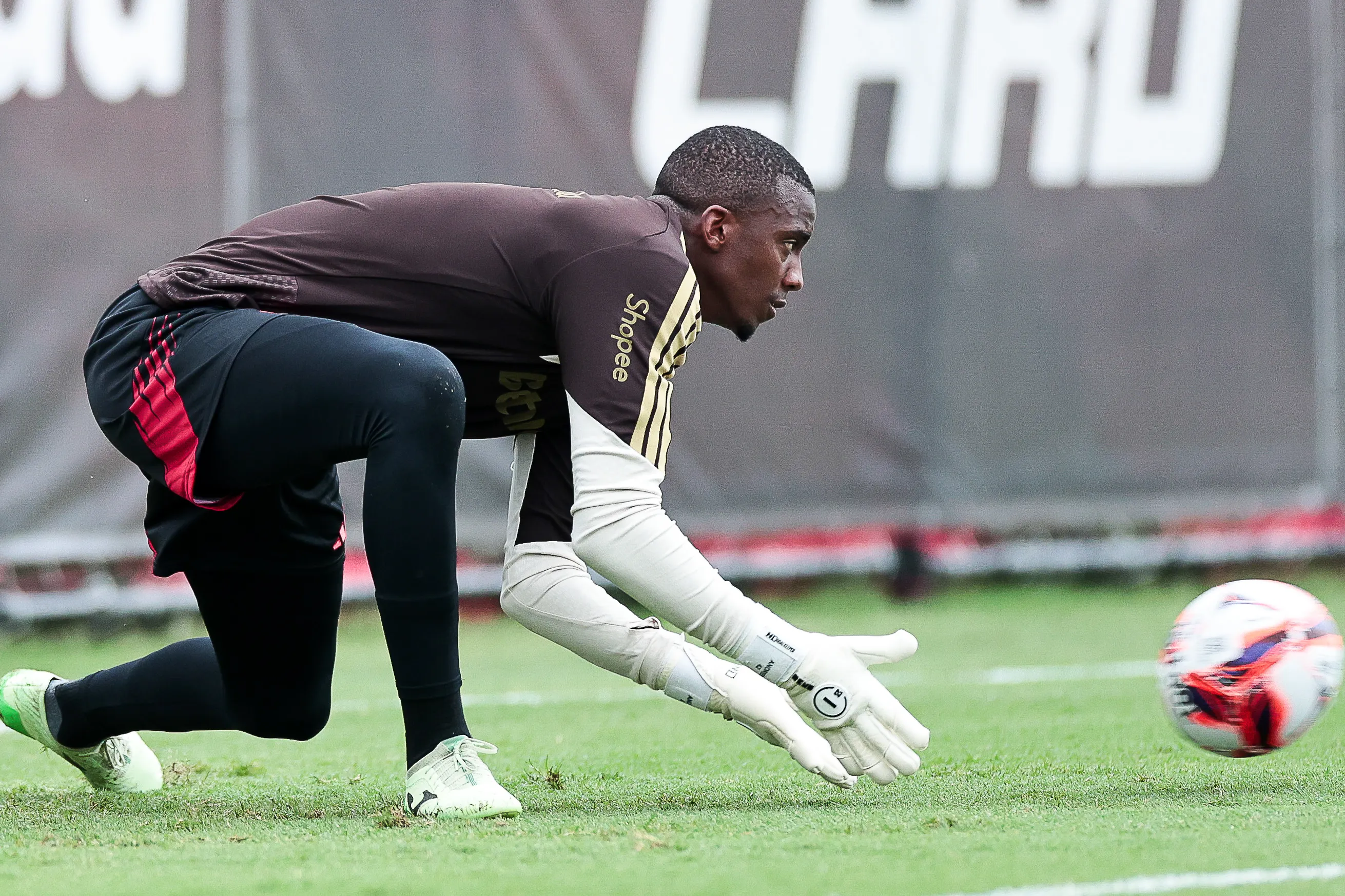 Andrew, novo goleiro do CRF. Foto: Gilvan de Souza/Flamengo