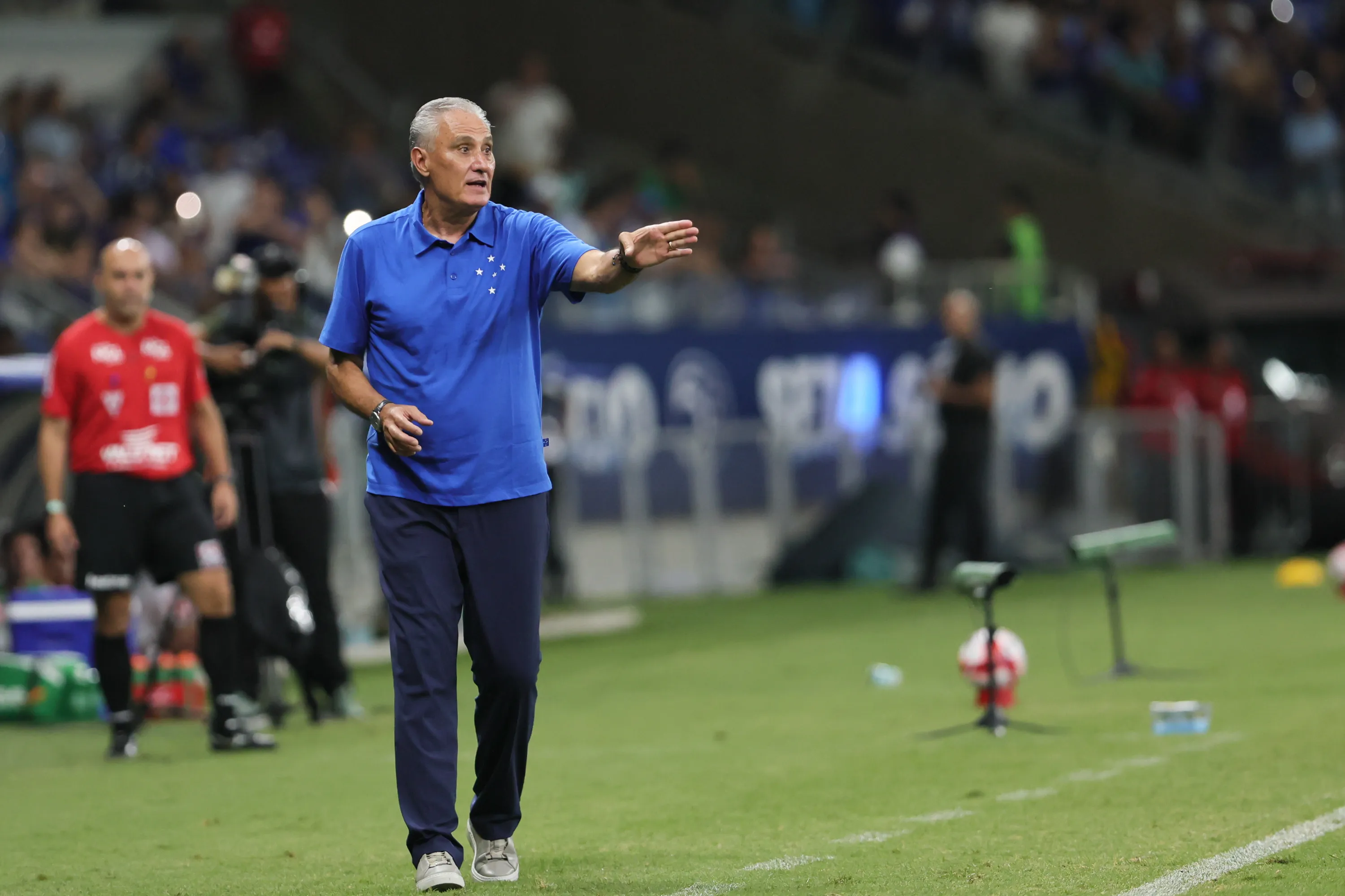 Tite comandando o Cruzeiro no Campeonato Mineiro –  Foto: Gilson Lobo/AGIF