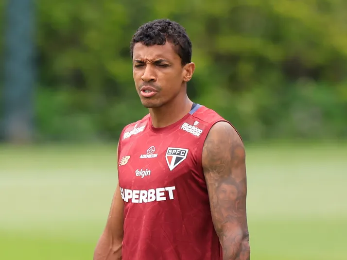 Luiz Gustavo abre o jogo sobre crise no São Paulo