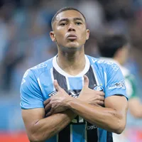 Carlos Vinícius compara Luís Castro e Mano Menezes