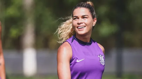 Lateral do Corinthians é uma das líderes do elenco das Brabas – Foto: Redes Sociais/Corinthians
