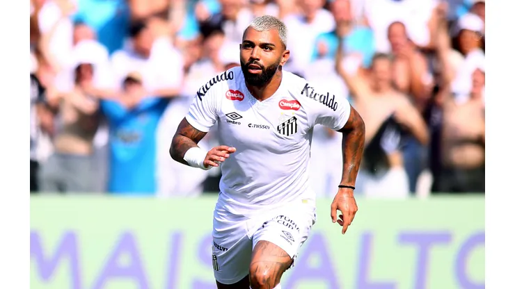 Gabigol com a camisa do Santos