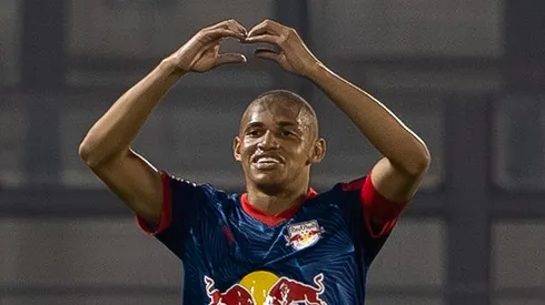Jhonatan jogador do Bragantino comemora seu gol durante partida contra o Vitoria no estadio Cicero De Souza Marques pelo campeonato Brasileiro A 2025. Foto: Joisel Amaral/AGIF
