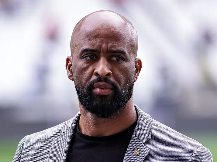 Internacional muda perfil de contratações por problemas financeiros