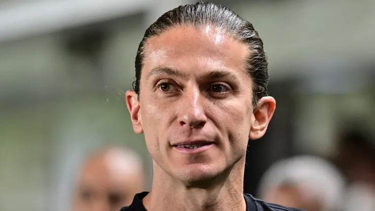 Filipe Luis tecnico do Flamengo durante partida contra o Sao Paulo no estadio Vila Belmiro pelo campeonato Brasileiro A 2025. Foto: Jota Erre/AGIF