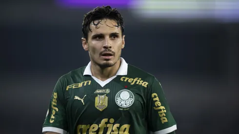 Raphael Veiga jogador do Palmeiras durante partida contra o Botafogo no estadio Engenhao pelo campeonato Brasileiro A 2024. 
