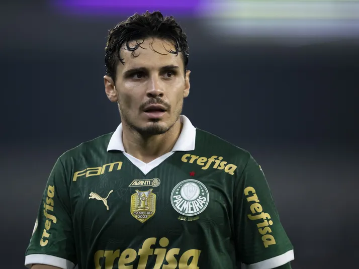 Grêmio apresenta proposta por Raphael Veiga, meia do Palmeiras