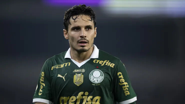 Raphael Veiga jogador do Palmeiras durante partida contra o Botafogo no estadio Engenhao pelo campeonato Brasileiro A 2024.