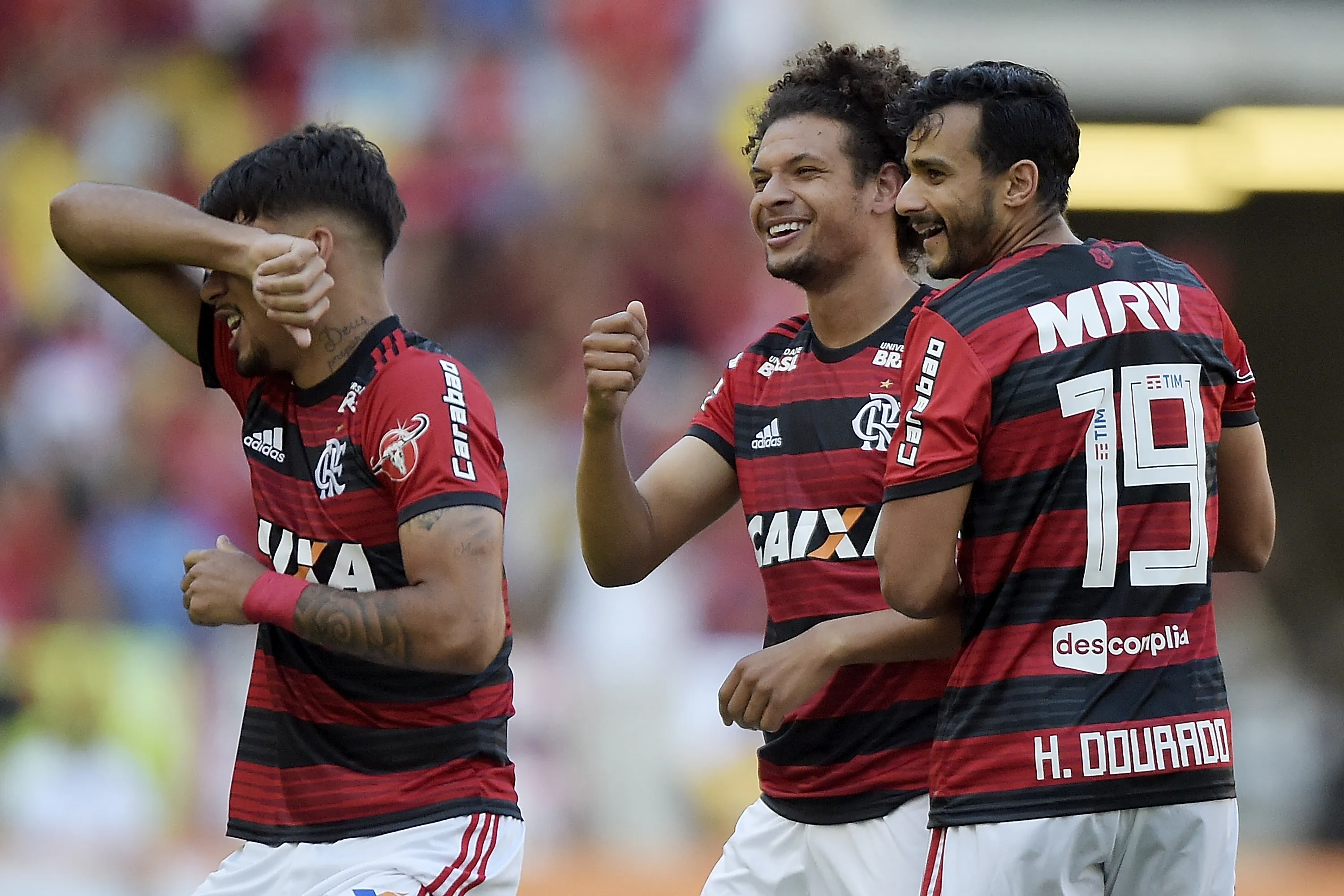 Lucas Paquetá comemora gol marcado pelo Mengão. (Photo by Alexandre Loureiro/Getty Images)