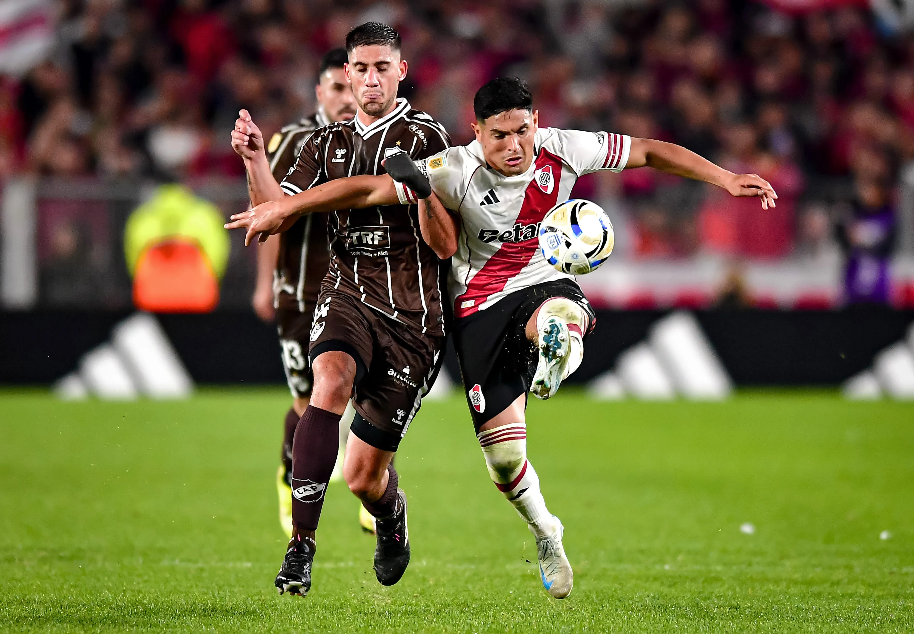 Leonel Picco em River Plate x Platense.  Foto: Marcelo Endelli/Getty Images