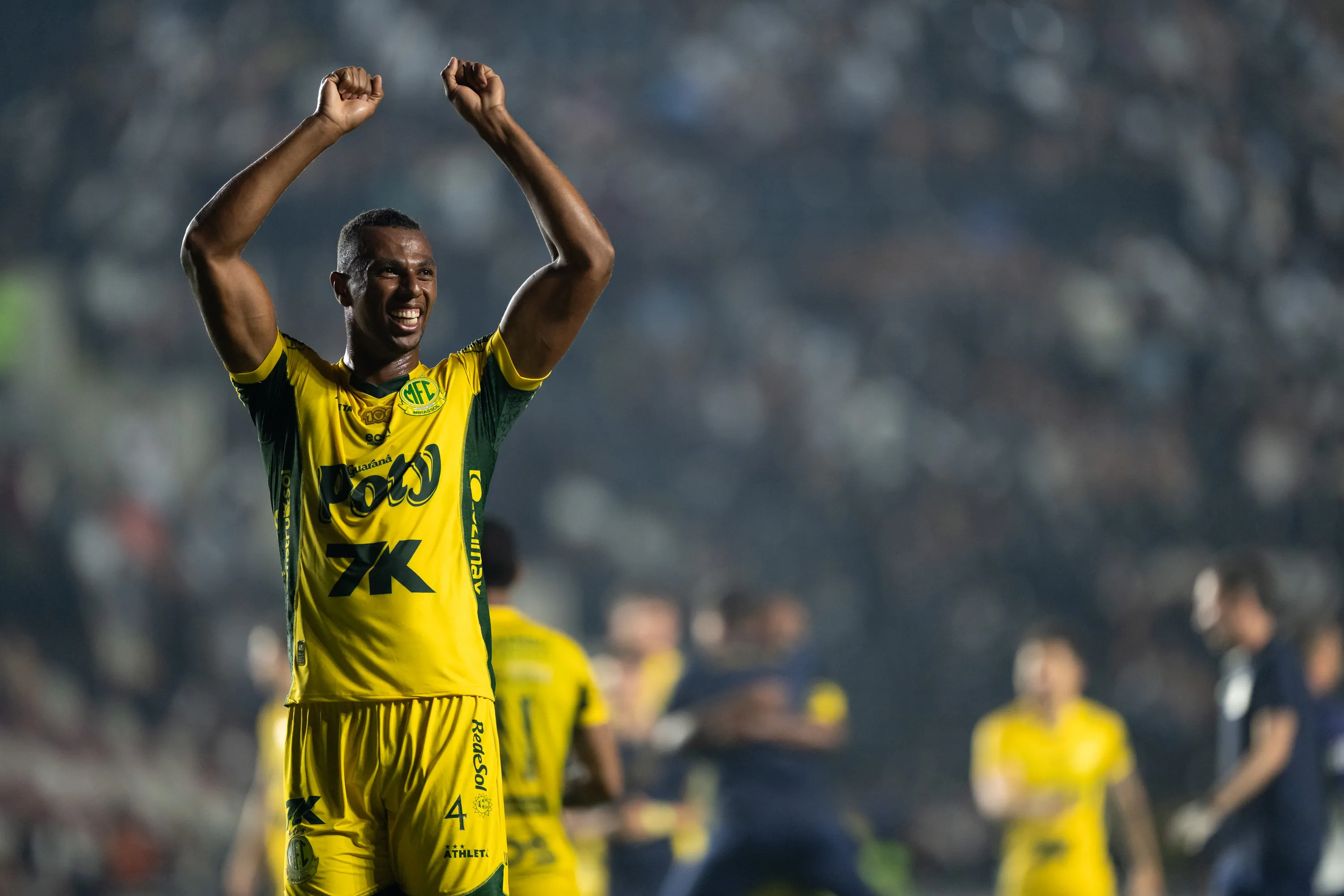 Luiz Otavio jogador do Mirassol comemora apos partida contra o Vasco no estadio Sao Januario pelo campeonato Brasileiro A 2025. Foto: Jorge Rodrigues/AGIF