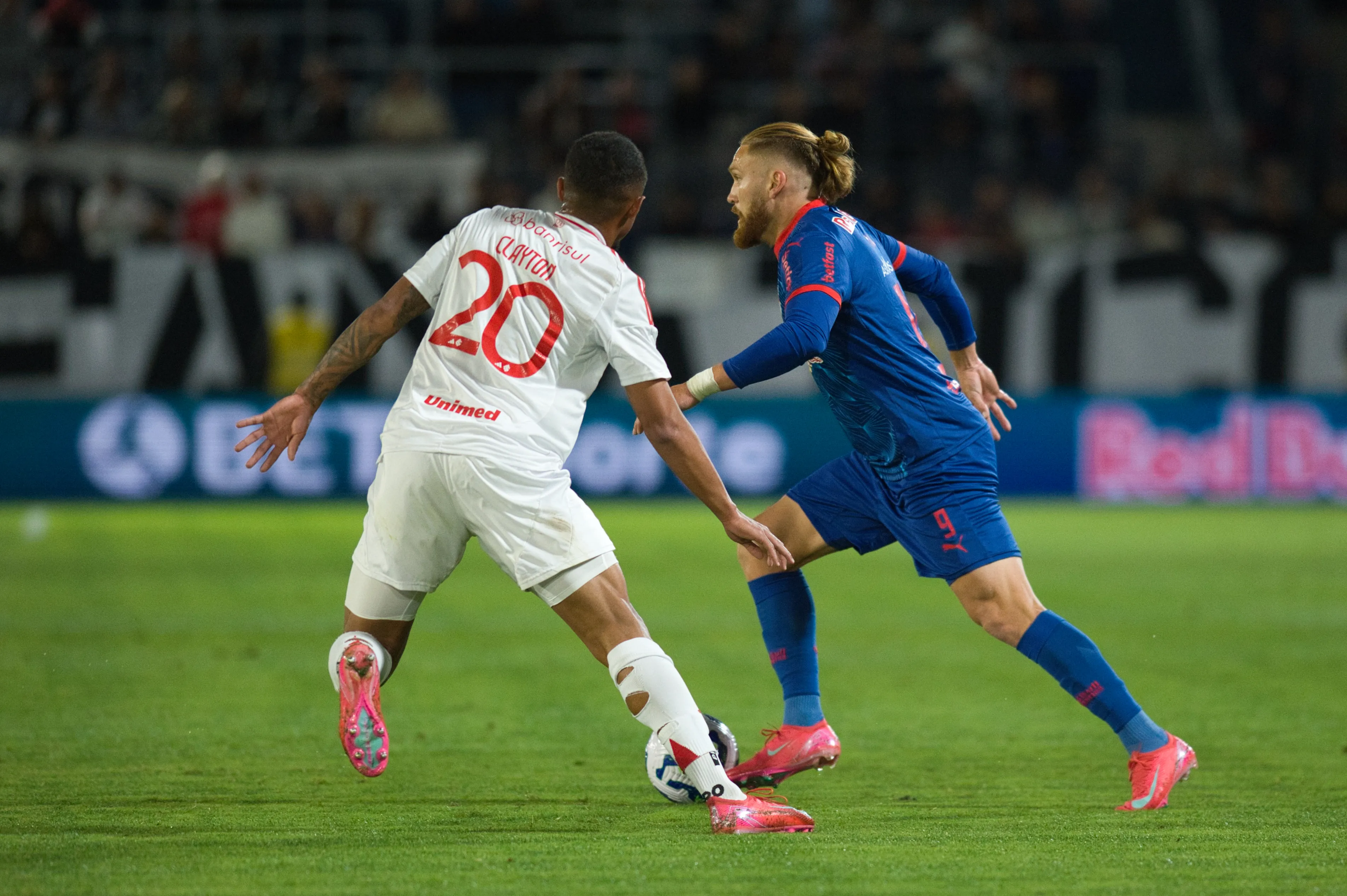 Clayton Sampaio em RB Bragantino x Internacional pelo campeonato Brasileiro A 2025. Foto: Anderson Romao/AGIF