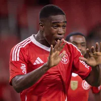 Félix Torres comemora gol em estreia pelo Internacional