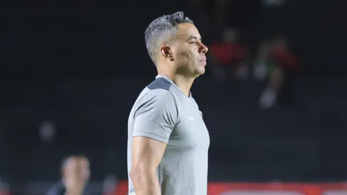 Jair Ventura tecnico do Vitoria durante partida contra o Juazeirense no estadio Barradao pelo campeonato Baiano 2026. Foto: Marcio Jose/AGIF