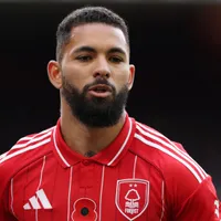 Vasco encaminha Douglas Luiz e discute liberação da Juventus