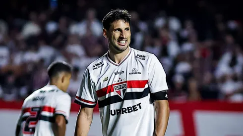 Calleri jogador do Sao Paulo lamenta penalti perdido durante partida contra o Sport no estadio Morumbi pelo campeonato Brasileiro A 2025. Foto: Fabio Giannelli/AGIF