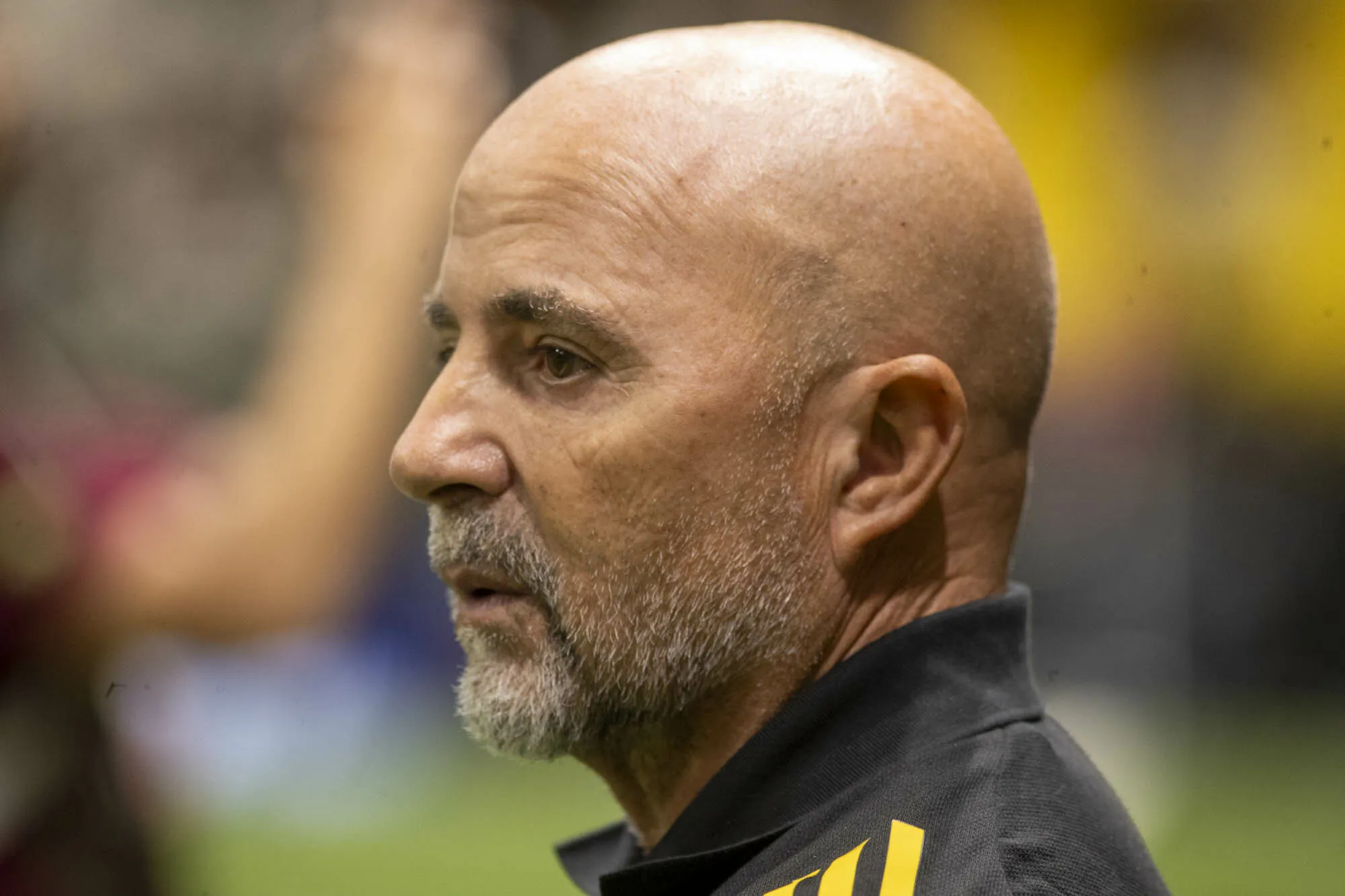 MG – BELO HORIZONTE – 28/10/2025 – COPA SUL-AMERICANA 2025, ATLETICO-MG X INDEPENDIENTE DEL VALLE -Sampaoli tecnico do Atletico-MG durante partida contra o Independiente del Valle no estadio Arena MRV pelo campeonato Copa Sul-americana 2025. Foto: Fernando Moreno/AGIF