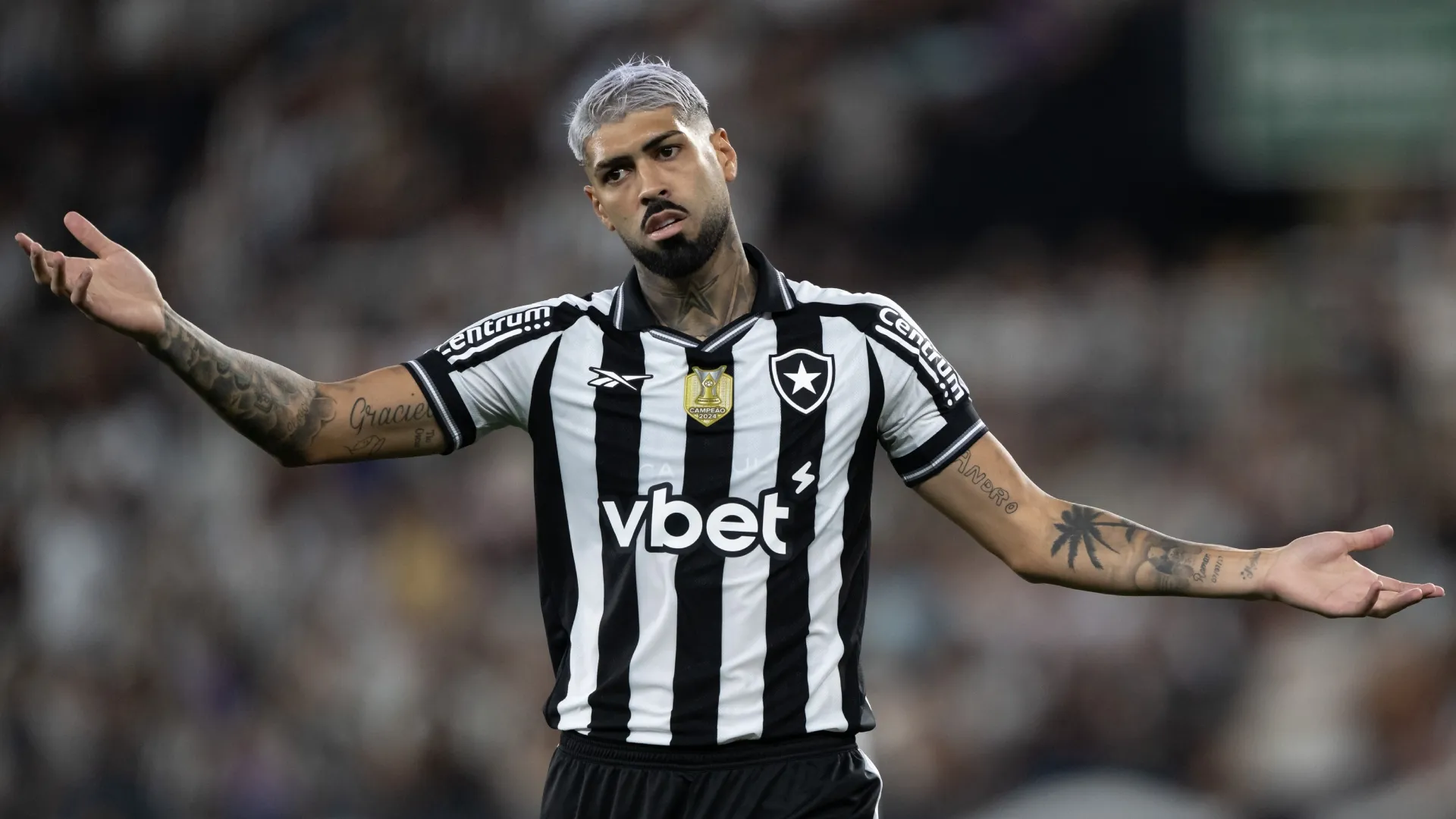 Alexander Barboza fala sobre futuro no Botafogo (Imagem: Jorge Rodrigues/AGIF)