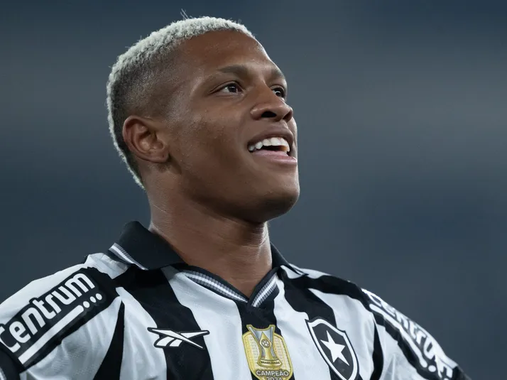 Danilo, alvo do Flamengo, não será negociado pelo Botafogo nesta janela