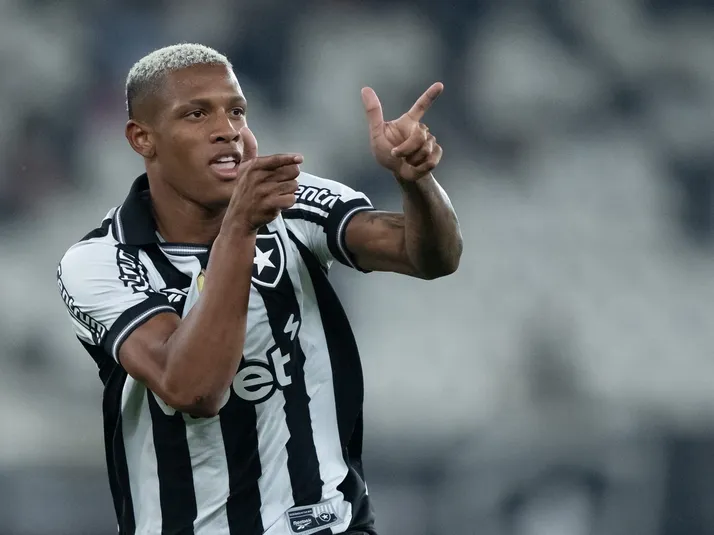 Botafogo decide não vender Danilo ao Flamengo