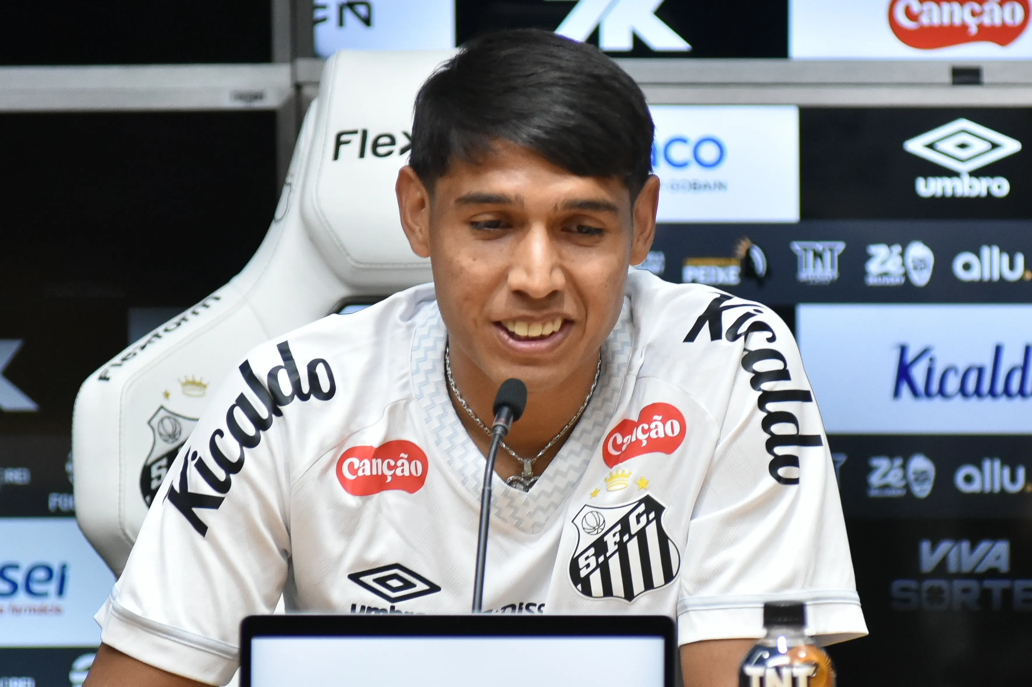 Alexis Duarte poderá jogar contra o Corinthians – Foto: Jota Erre/AGIF.