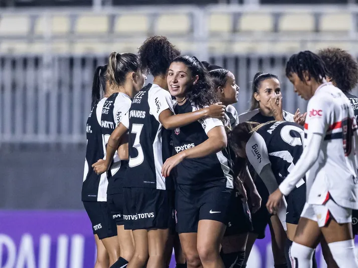 Corinthians faz primeiro treino em Londres para a disputa do Mundial de Clubes Feminino
