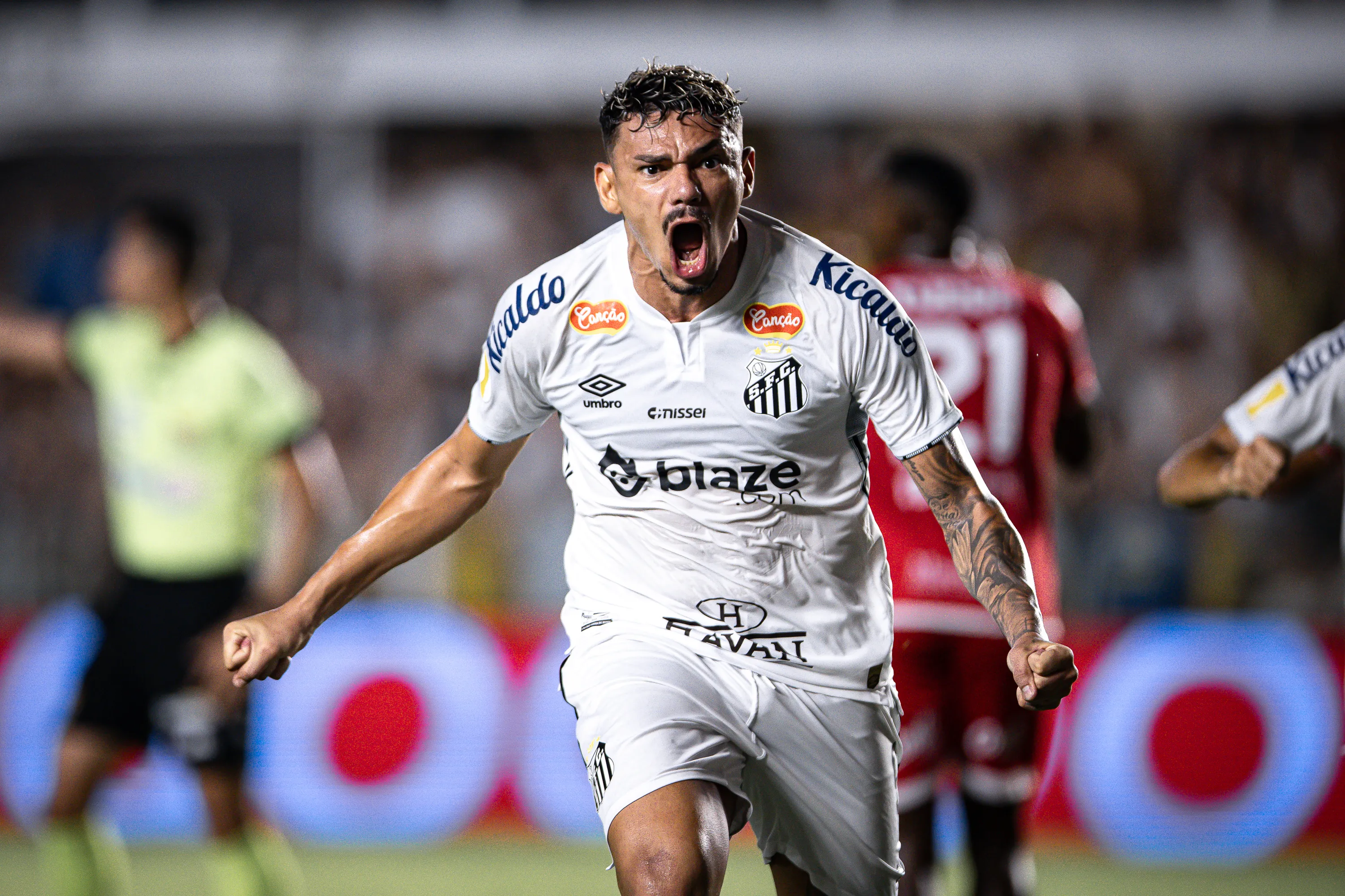 Tiquinho Soares está de saída do Santos. Foto: Abner Dourado/AGIF