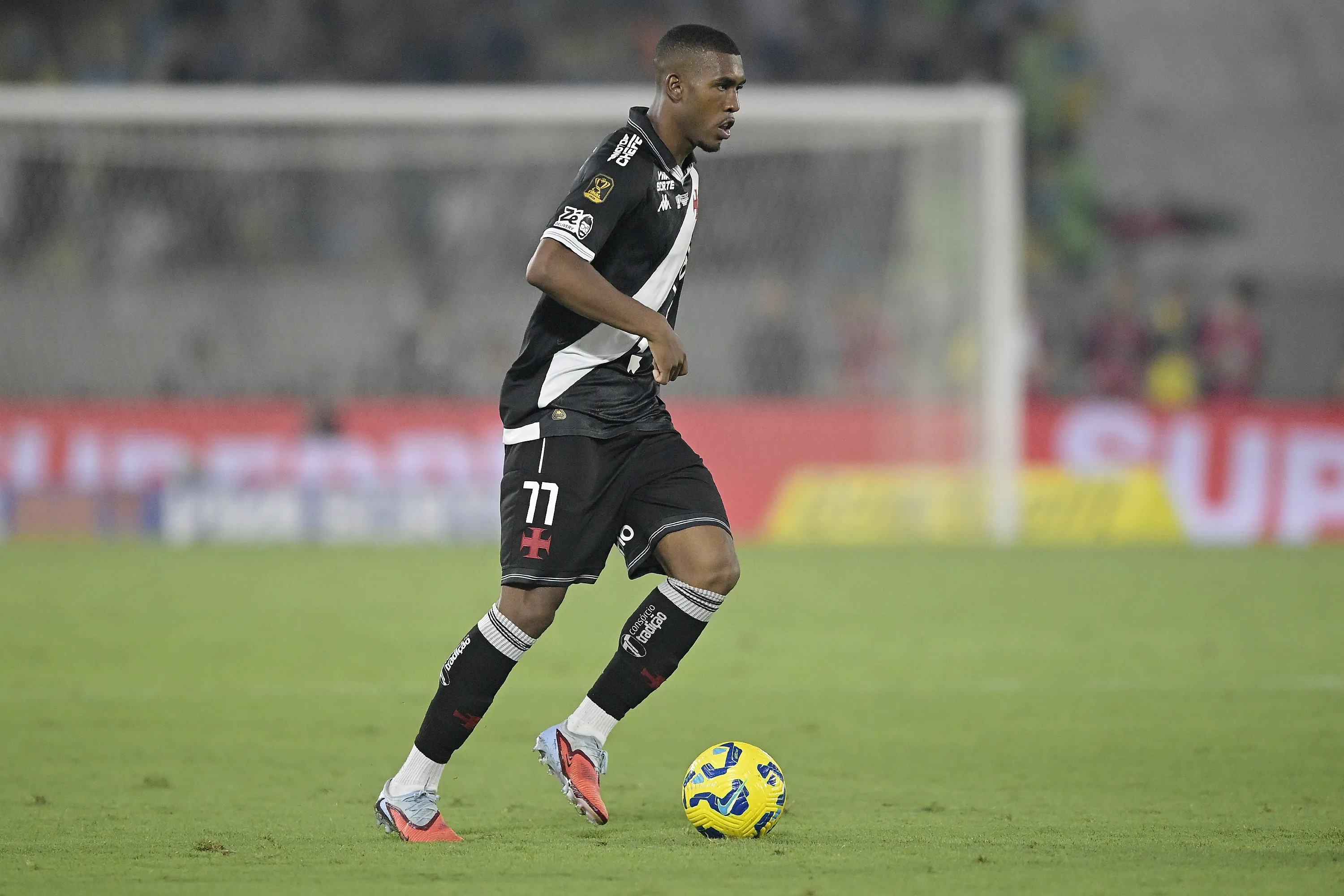 Rayan atuando pelo Vasco em 2025 – Foto: Alexandre Loureiro/AGIF