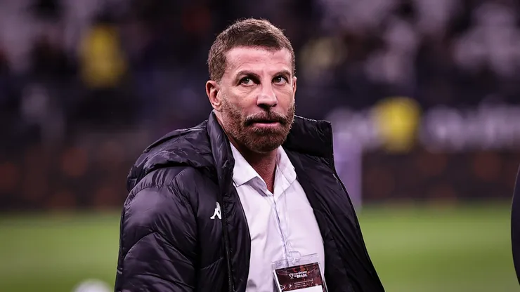 Pedrinho busca reforços para o Vasco.