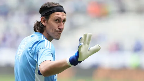 Cássio jogador do Cruzeiro durante aquecimento antes da partida contra o Fluminense no estádio Mineirão pelo campeonato Brasileiro A 2025. Foto: Gilson Lobo/AGIF