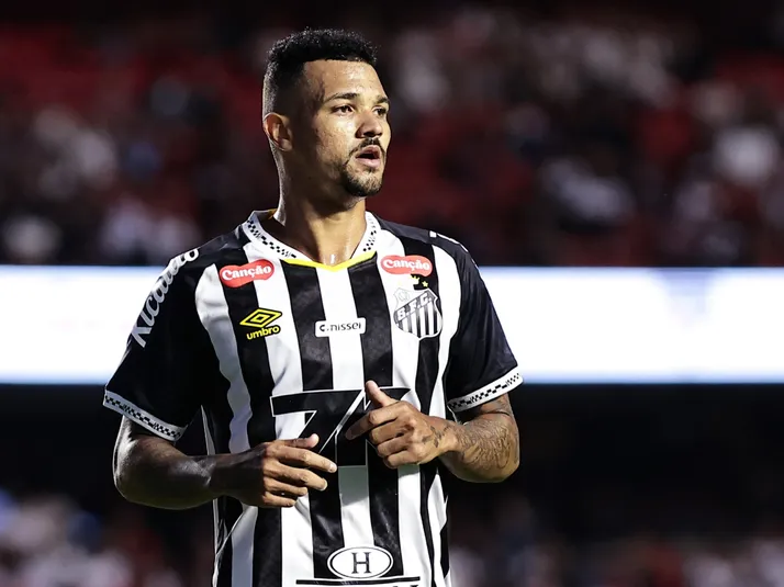 Vojvoda admite erro de Zé Ivaldo, mas defende zagueiro após Santos x Corinthians