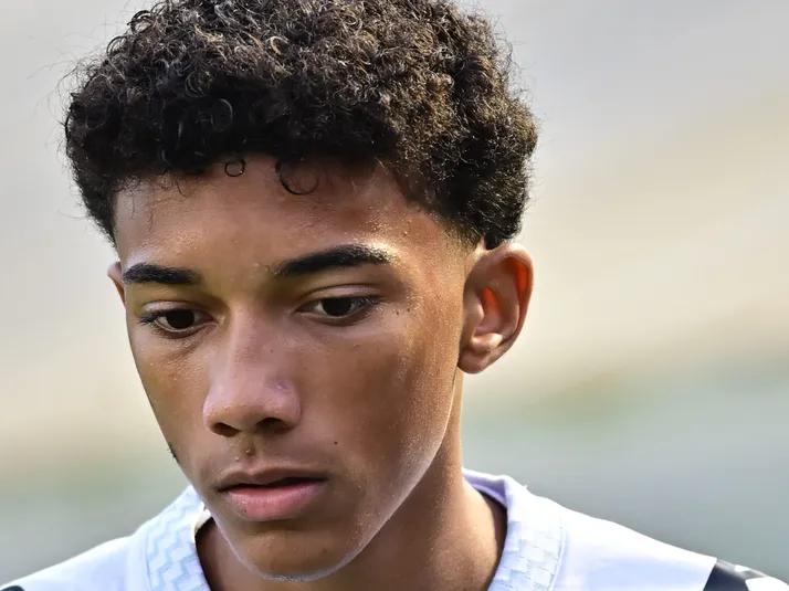 Robinho JR é criticado pela torcida após empate do Santos