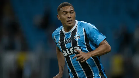 Carlos Vinicius em ação pelo Grêmio