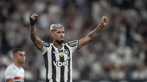 Alexander Barboza vai permanecer no Botafogo, Foto: Alexandre Loureiro/AGIF