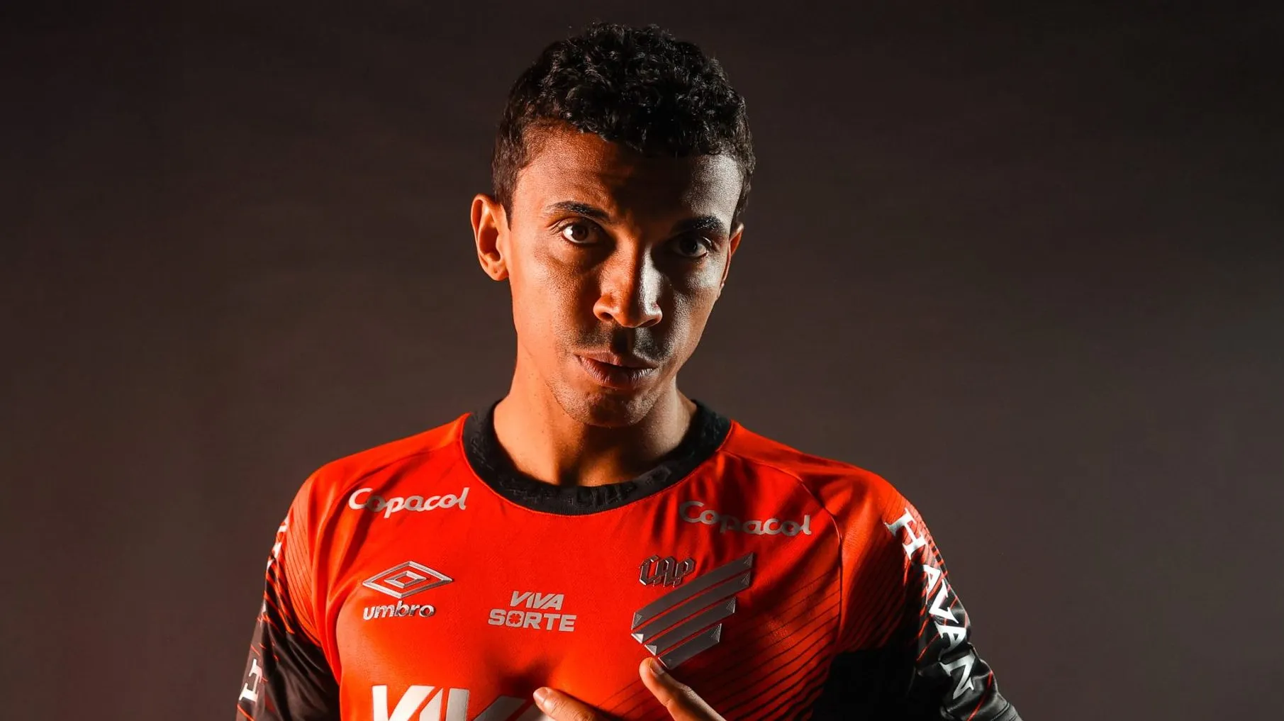 Luiz Gustavo é anunciado no Furacão. Foto: Duda Matoso/athletico.com.br