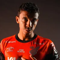 Luiz Gustavo é anunciado pelo Athletico-PR após saída do São Paulo