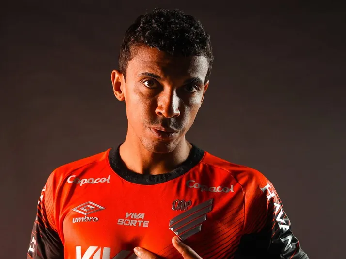 Luiz Gustavo é anunciado pelo Athletico-PR após saída do São Paulo