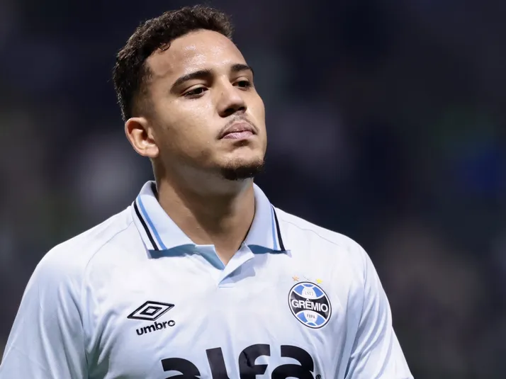 Gustavo Martins vira dúvida no Grêmio para o Gre-Nal