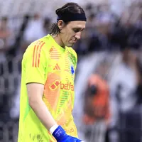 Cássio segue como dúvida para o clássico contra o Atlético-MG