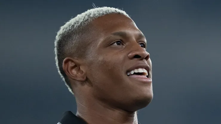Danilo jogador do Botafogo comemora seu gol durante partida contra o Bragantino no estadio Engenhao pelo campeonato Brasileiro A 2025. Foto: Jorge Rodrigues/AGIF