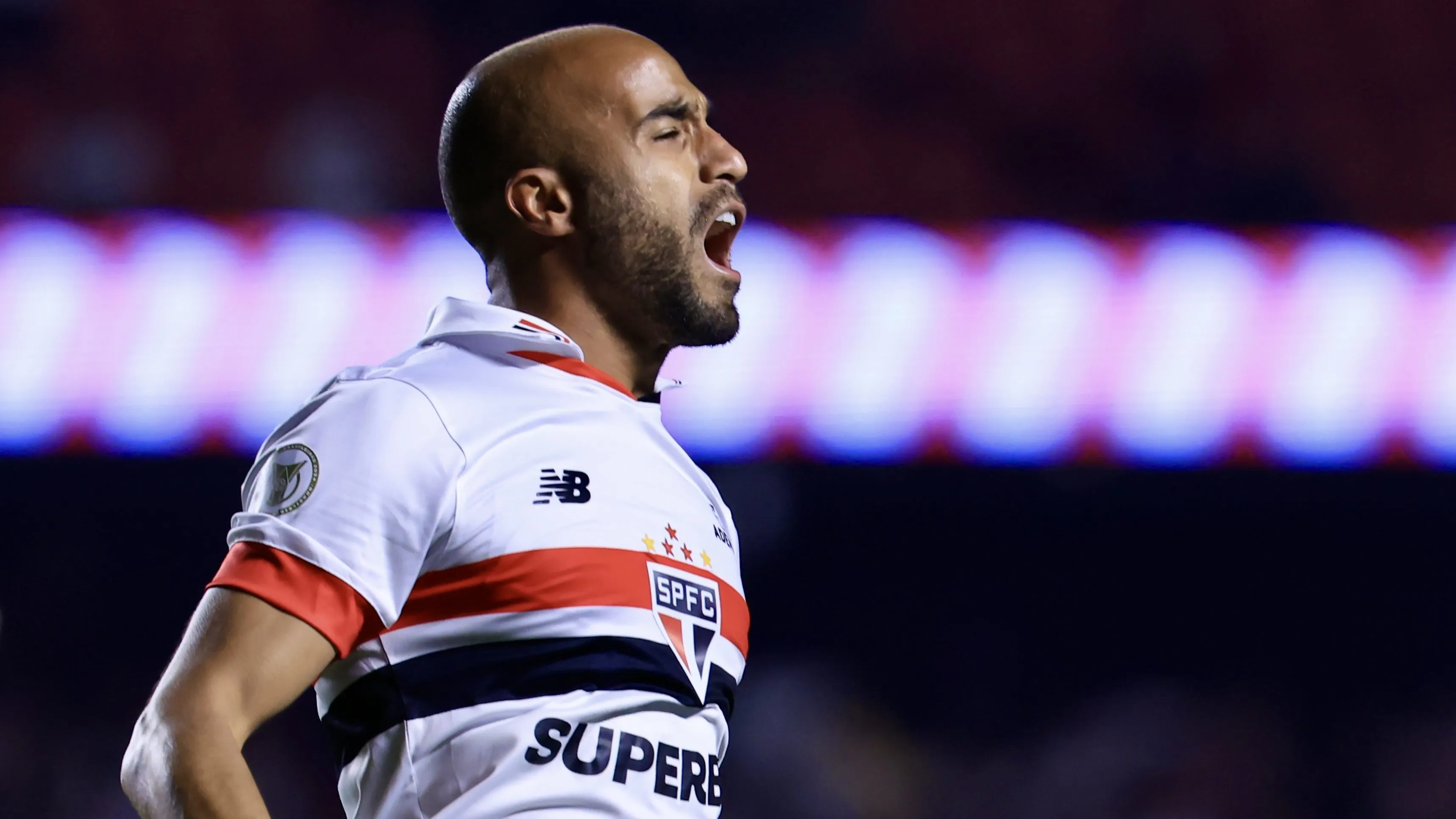 Lucas Moura está fora do clássico. Foto: Marcello Zambrana/AGIF
