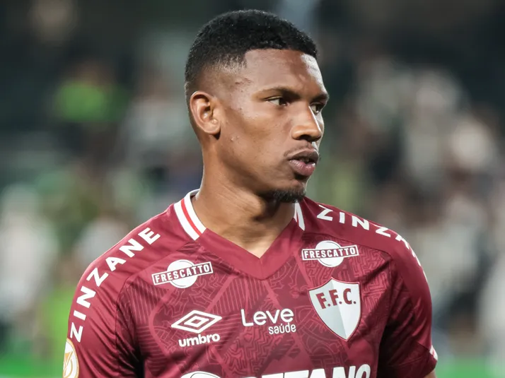 Fluminense encaminha saída de Lelê para o Vitória por empréstimo