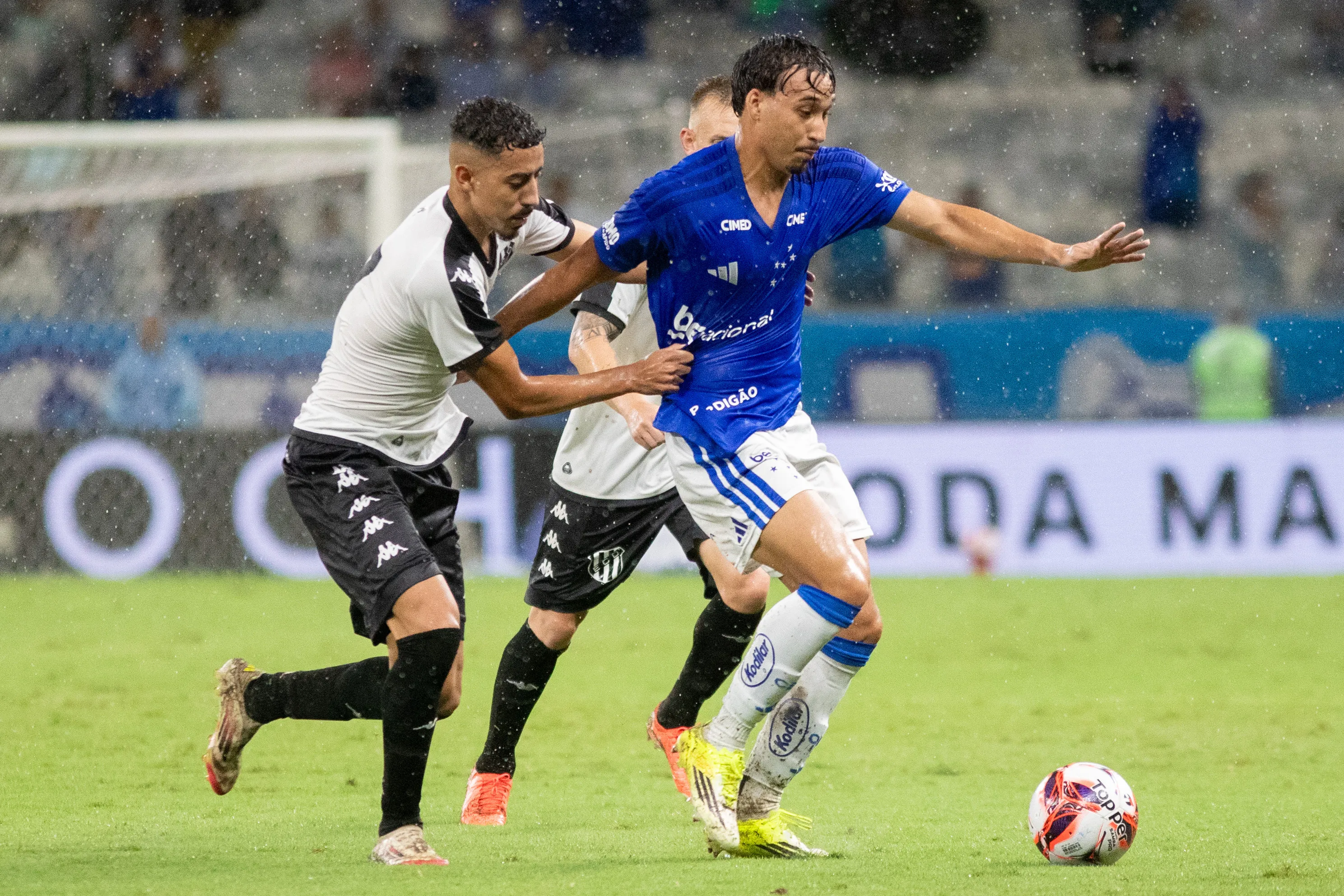 Japa jogador do Cruzeiro durante partida contra o Democrata no estadio Mineirao pelo campeonato Mineiro 2026. Foto: Fernando Moreno/AGIF